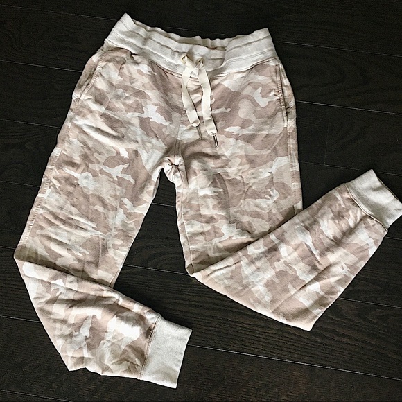 Athleta Balance Printed Jogger in Camo Lux Oatmeal Heather - Picture 16 of 16